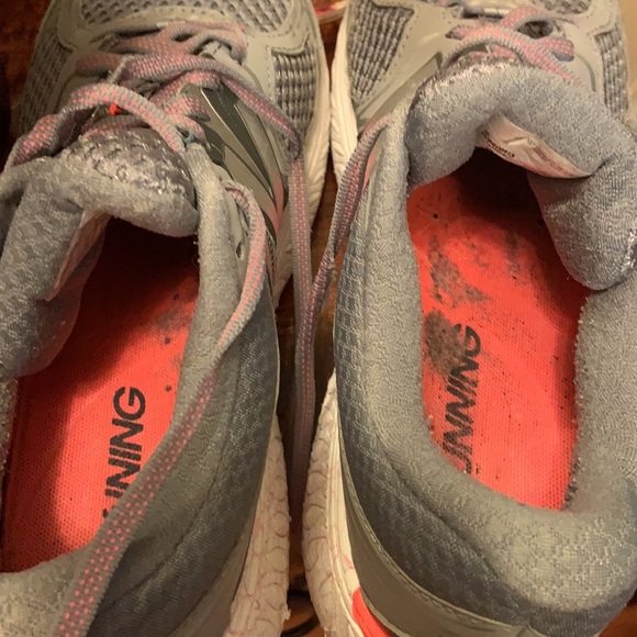 25. New Balance 940 Running Shoes in Grey - Picture 11 of 12